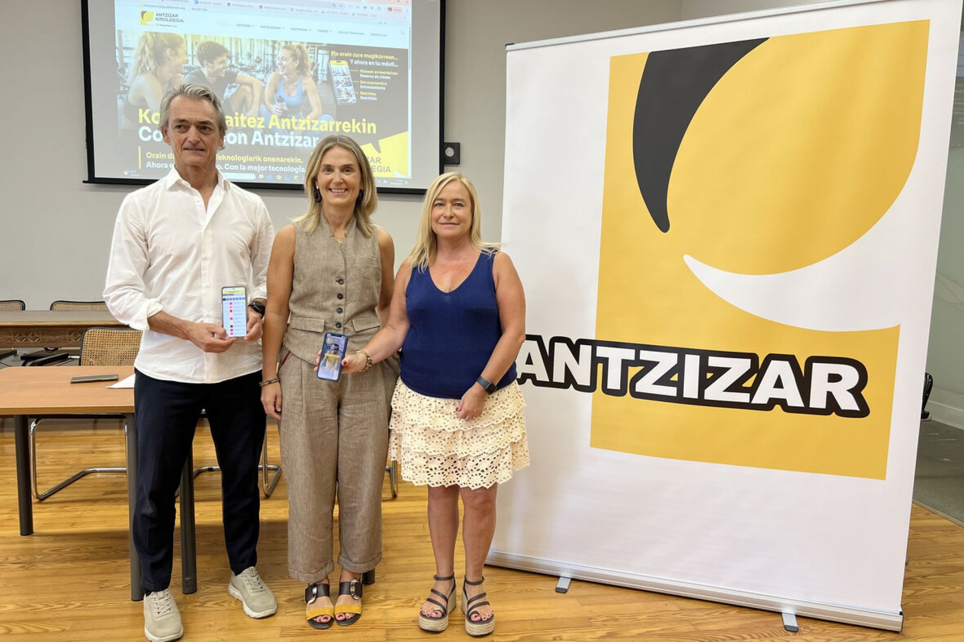 Presentada la campaña de abonados de Antzizar junto a la nueva aplicación para modernizar y acercar los servicios deportivos