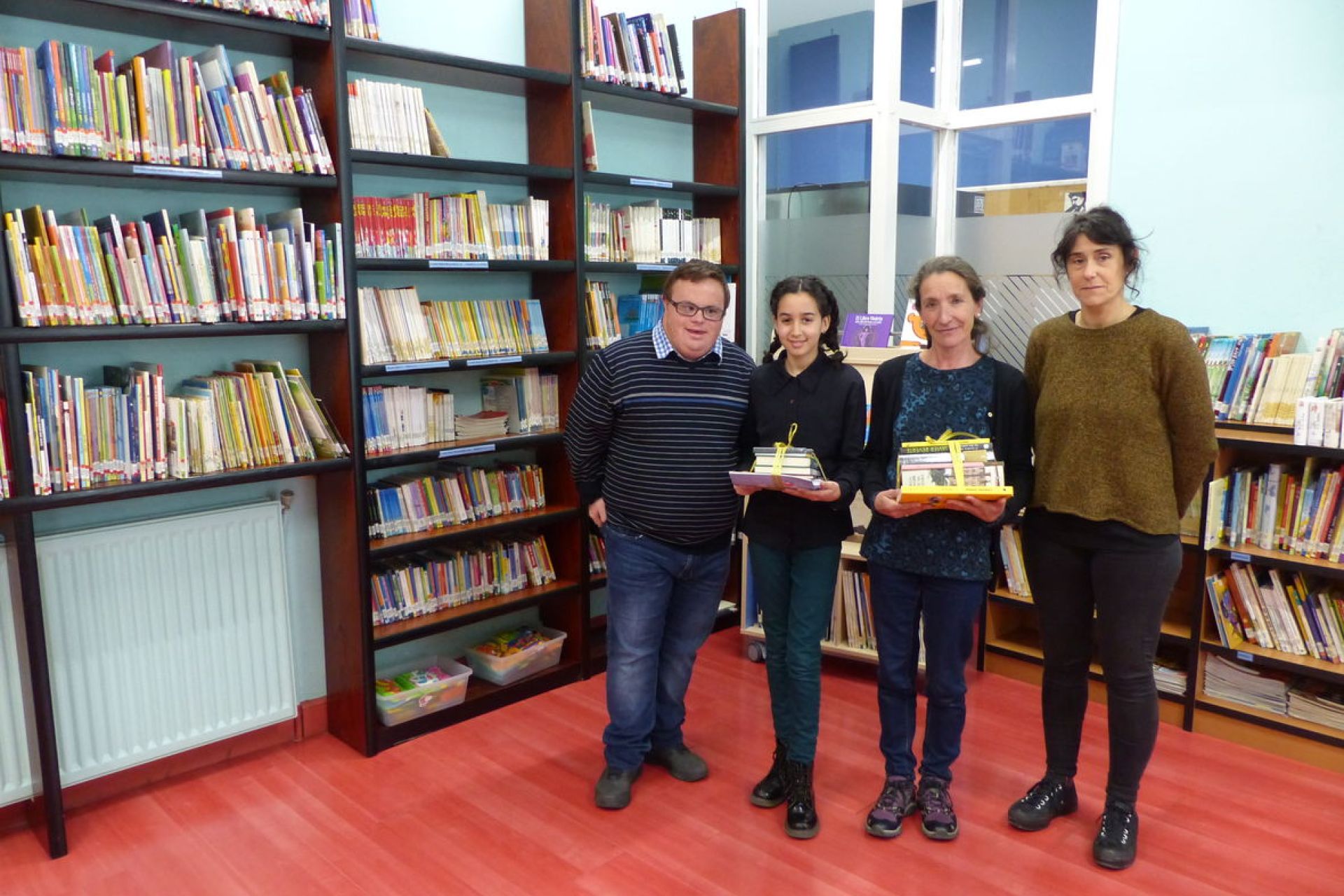La biblioteca municipal premia un año más la lectura en el día internacional del libro