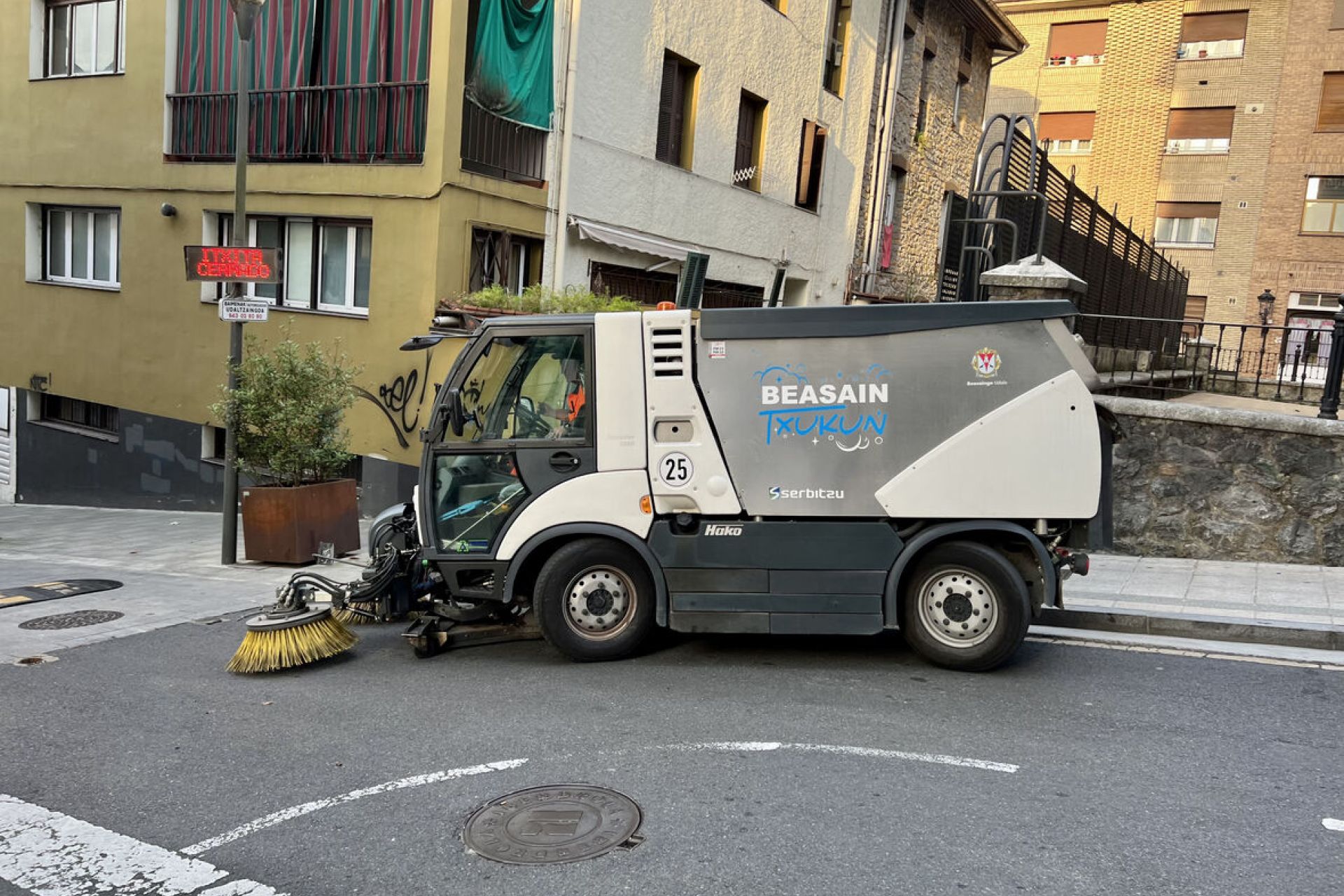 El servicio de limpieza viaria del municipio se refuerza