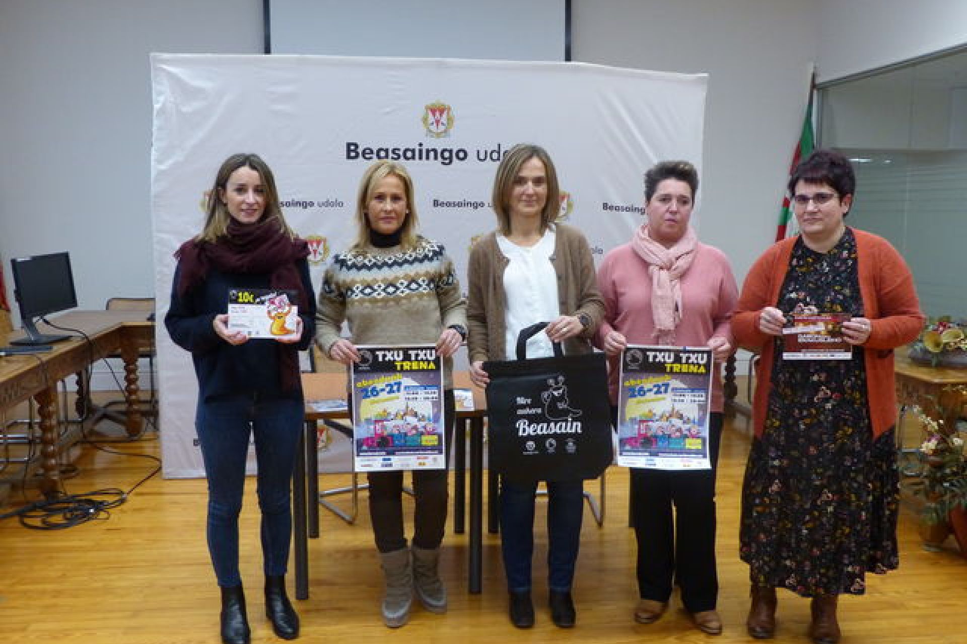 El Ayuntamiento y la asociación Bareak presentan la campaña de Navidad