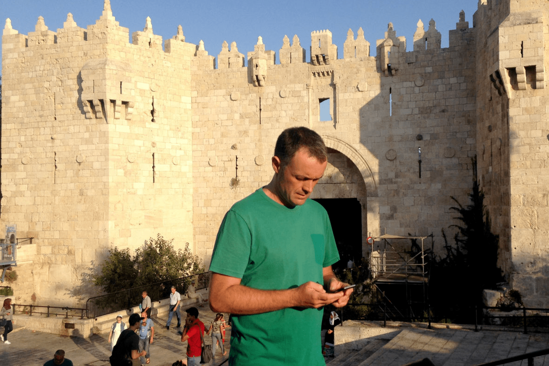 Mikel Ayestaran presenta "Jerusalén santa y cautiva" en el Usurbe Antzokia