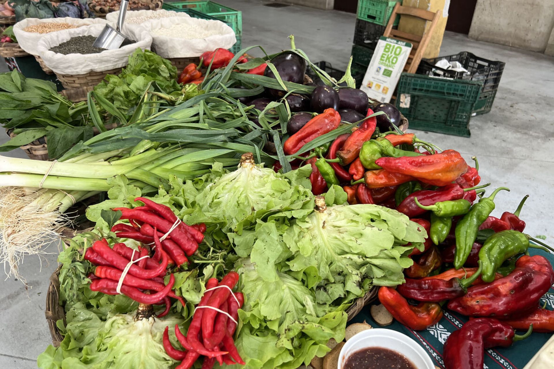 Lecciones para cocinar con productos locales en el mercado del sábado