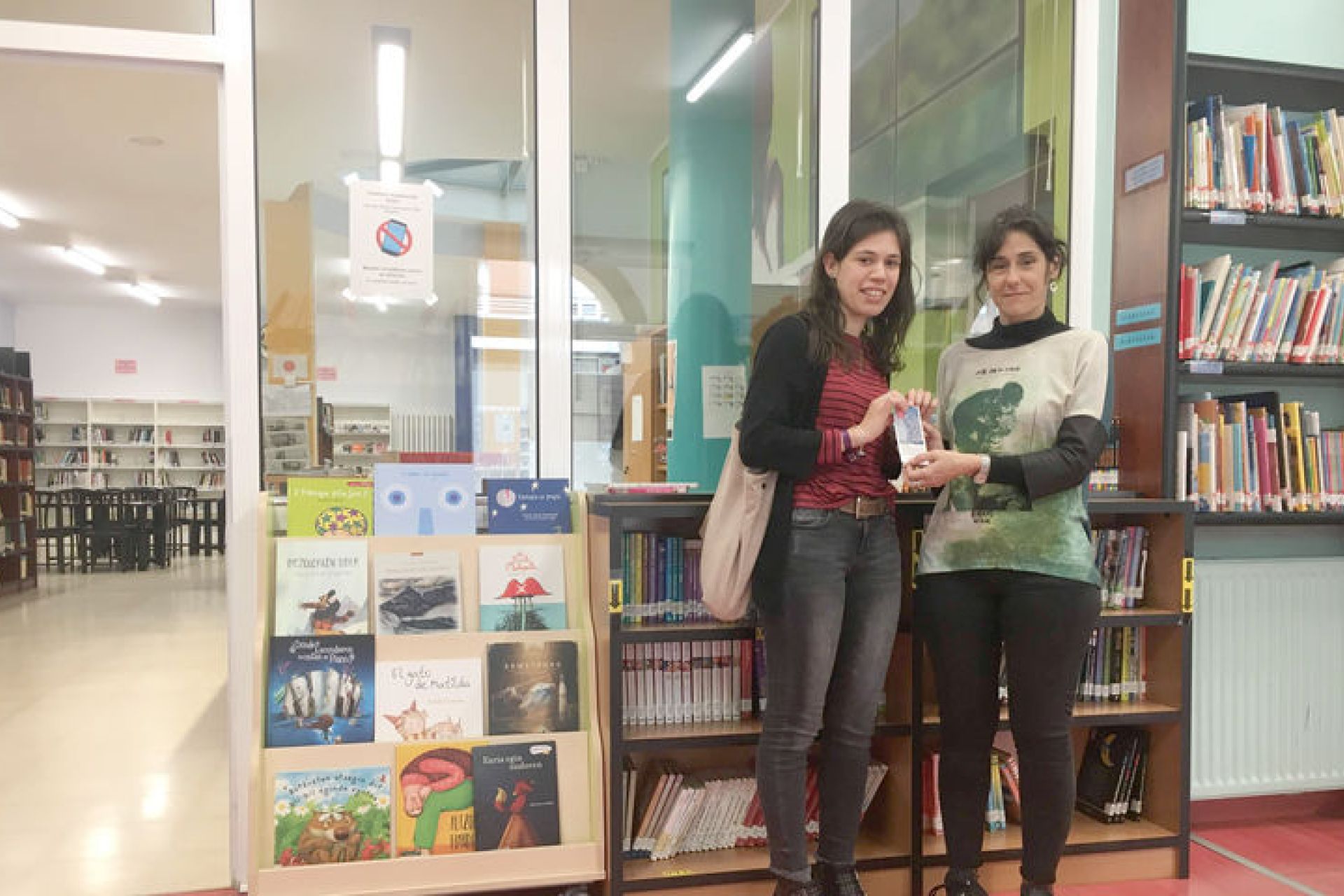 Irati Otamendi ganadora del premio de abril correspondiente a la campaña que premia la lectura