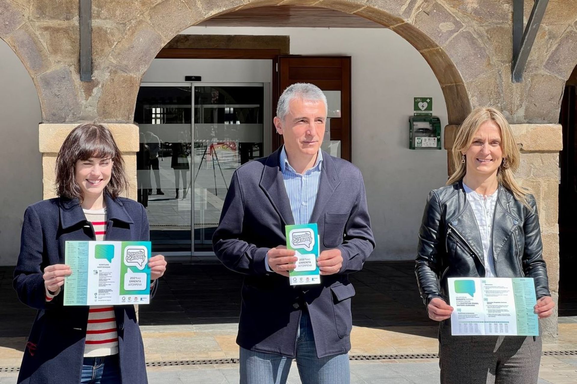 En marcha la campaña para animar a hacer la declaración de la renta en euskera